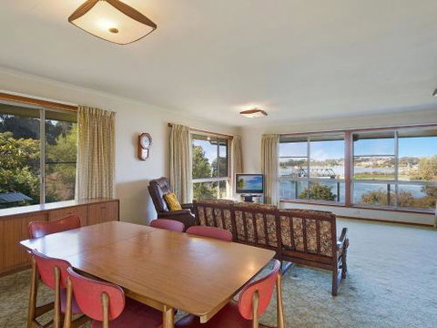 2 Water Crescent Retro Haven - Australian Directory 5