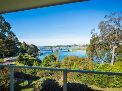 2 Water Crescent Retro Haven - Australian Directory 6