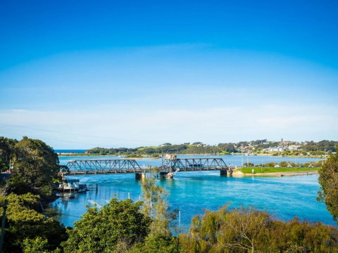 2 Water Crescent Retro Haven - Australian Directory 1