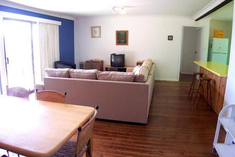 74 Ocean Parade - Australian Directory 6