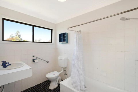 74 Ocean Parade - Australian Directory 4