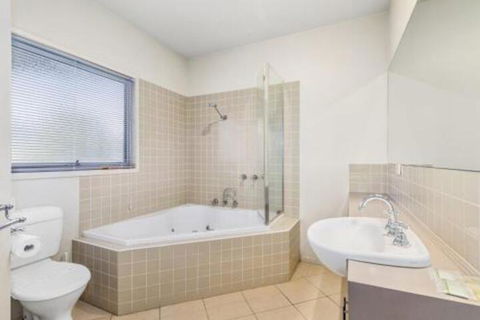 Seaside Pleasure - Australian Directory 7