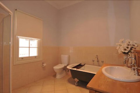 Charlie Bates Cottage - Australian Directory 6