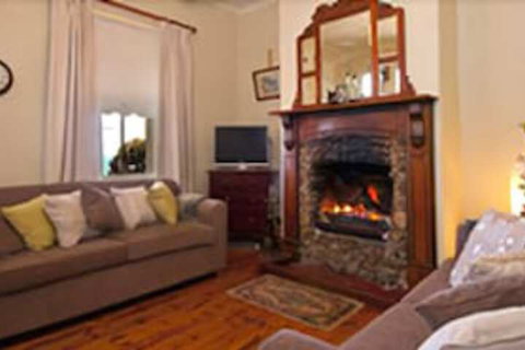 Charlie Bates Cottage - Australian Directory 2