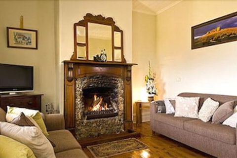 Charlie Bates Cottage - Australian Directory 1