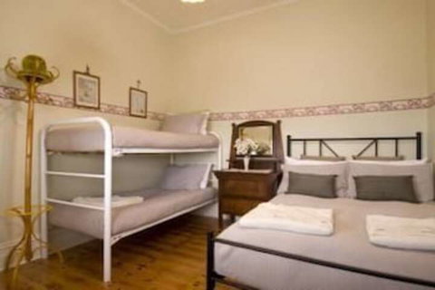 Charlie Bates Cottage - Australian Directory 4