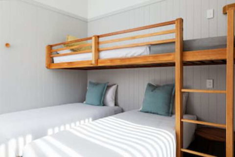 Reflections Holiday Parks Shaws Bay - Australian Directory 0