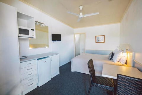 Boulevard Motel - Australian Directory 6