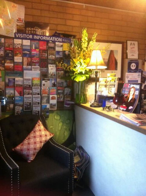 Parkwood Motel And Apartments - Australian Directory 5