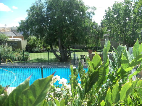 Parkwood Motel And Apartments - Australian Directory 1