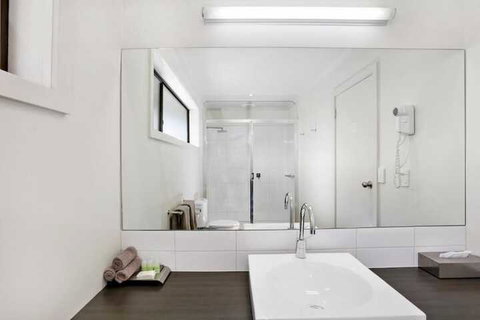 Elm Tree Motel - Australian Directory 6