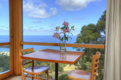 Chriss Beacon Point Restaurant & Villas - Australian Directory 4