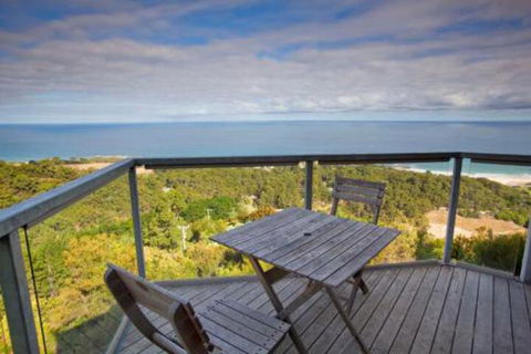 Chriss Beacon Point Restaurant & Villas - Australian Directory 6