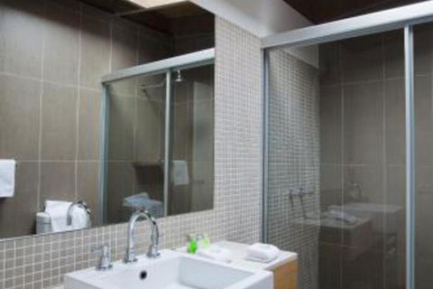 Chriss Beacon Point Restaurant & Villas - Australian Directory 5