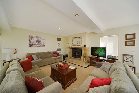 Bundanoon Lodge - Australian Directory 6