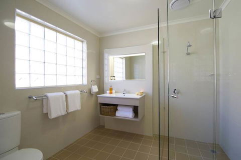 Marty's @ Little Beach - Australian Directory 4