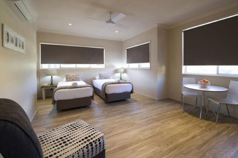 Marty's @ Little Beach - Australian Directory 7