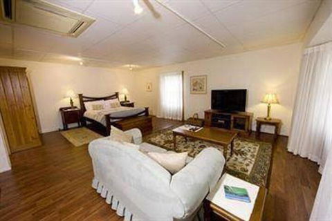 Montville Attic - Australian Directory 4