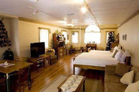 Montville Attic - Australian Directory 2