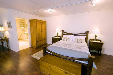 Montville Attic - Australian Directory 6