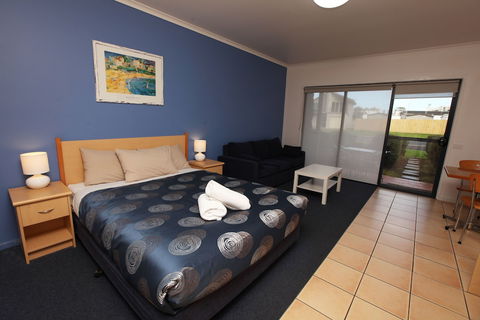Seaview Motel And Apartments - Australian Directory 4
