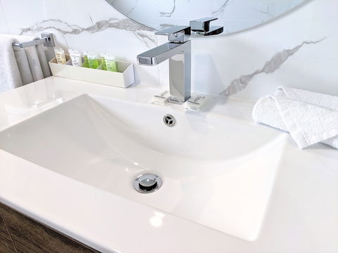 Seaview Motel And Apartments - Australian Directory 6