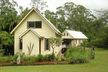 Glass House Mountains Ecolodge - Australian Directory 1