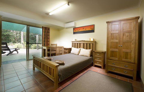 Glass House Mountains Ecolodge - Australian Directory 2