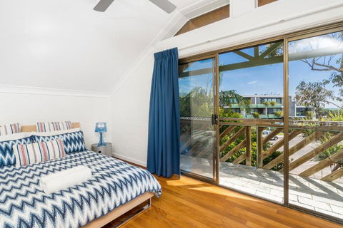 Balcony On Lawson - Australian Directory 3
