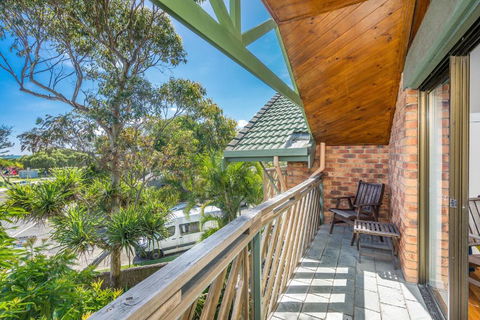 Balcony On Lawson - Australian Directory 1