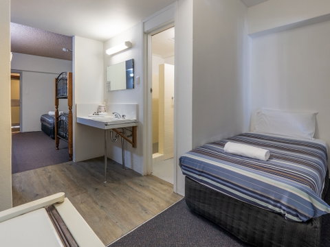 Banjo Paterson Inn - Australian Directory 1
