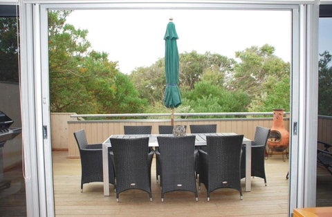 STYLISH HOLIDAY HOME OPPOSITE SURF - Australian Directory 1