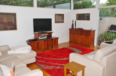 STYLISH HOLIDAY HOME OPPOSITE SURF - Australian Directory 3