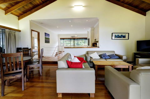 FAR SHORE - Australian Directory 2