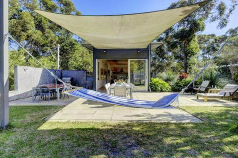 Macondo Seal Rocks - Australian Directory 1