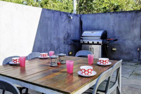 Macondo Seal Rocks - Australian Directory 0