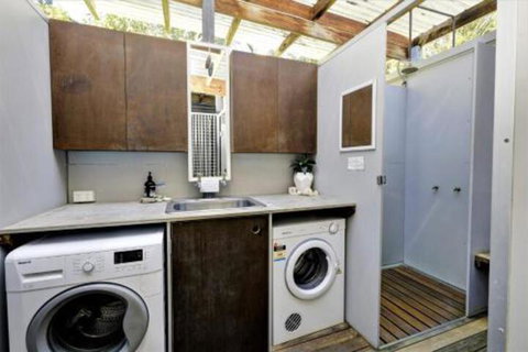 Macondo Seal Rocks - Australian Directory 2