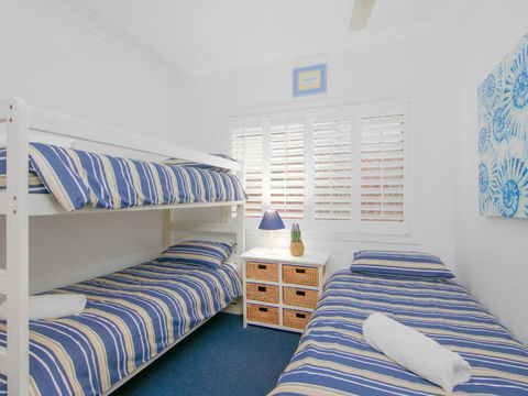 Avalon 1 Overlooking Beautiful Convent Beach - Australian Directory 2