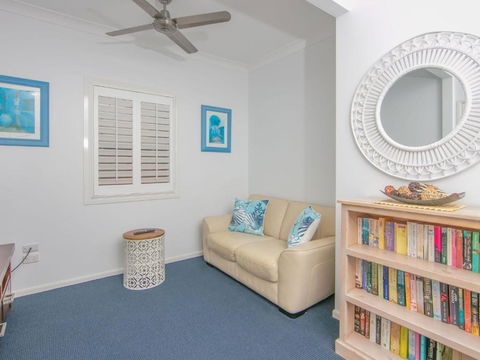 Avalon 1 Overlooking Beautiful Convent Beach - Australian Directory 6