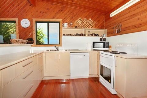 38 Pacific Terrace Coolum Beach Linen Supplied - Australian Directory 1