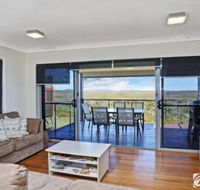Jinalong 17 Pacific Street Family home great views. - Australian Directory