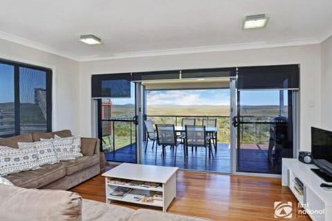 Jinalong 17 Pacific Street Family Home Great Views. - Australian Directory 0