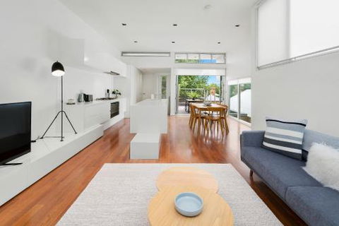 Cogens Two Bedroom Townhouse - Australian Directory 2