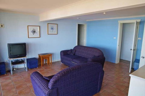 Cooinda 17 Dulconghi Street - Australian Directory 6