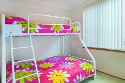 Cara Nobbys Beach 11 Wesley Avenue - Australian Directory 4