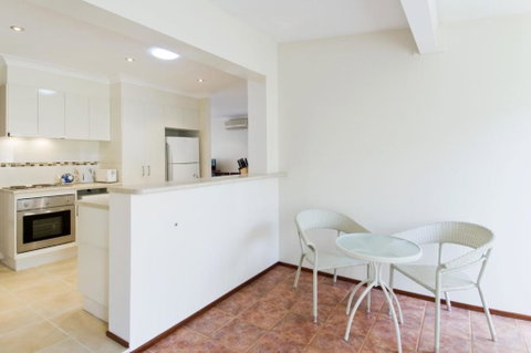 Cara Nobbys Beach 11 Wesley Avenue - Australian Directory 2
