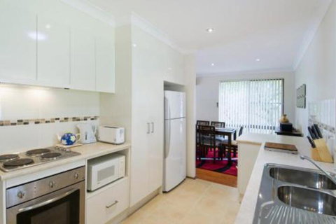 Cara Nobbys Beach 11 Wesley Avenue - Australian Directory 0