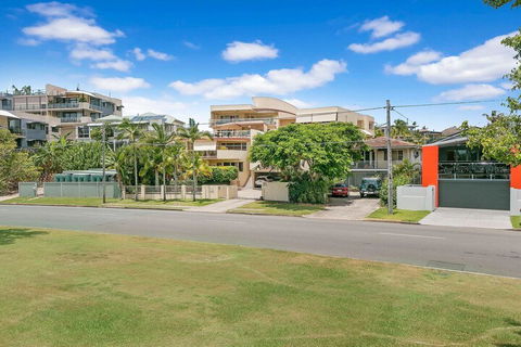 Redcliffe Peninsula Penthouse - Australian Directory 3
