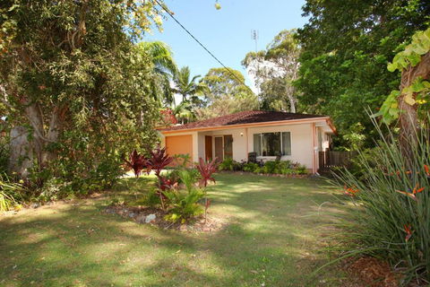 35 Santa Monica Avenue Coolum Beach Pet Friendly Linen Included - Australian Directory 6