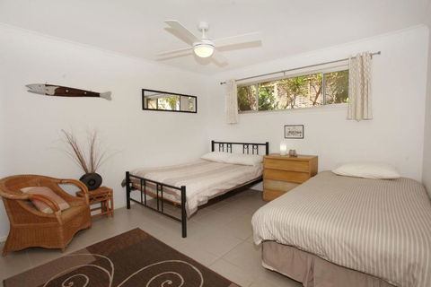 35 Santa Monica Avenue Coolum Beach Pet Friendly Linen Included - Australian Directory 2